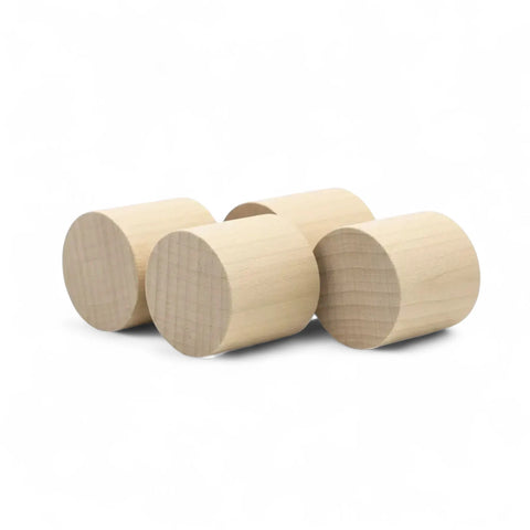 Četri 15 x 15 mm bērza koka cilindri