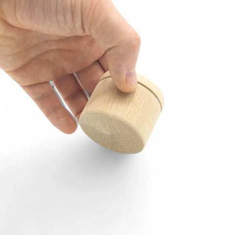 Uždaryta 50 x 37 mm tekinta medinė smulkmenų dėžutė