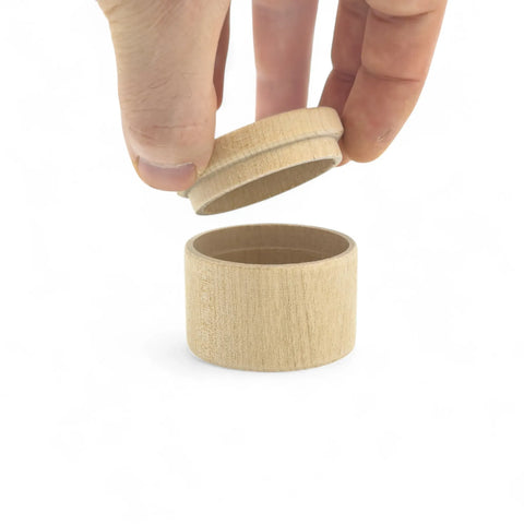Atidaryta 50 x 37 mm apvali medinė smulkmenų dėžutė
