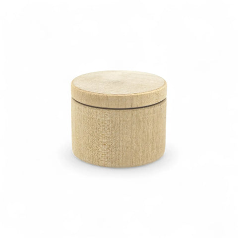 Małe toczone drewniane pudełko 50 x 37 mm z dopasowaną pokrywką