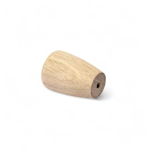 Nahaufnahme eines 32 mm konischen Möbelknopfs aus Eichenholz mit sichtbarer Holzmaserung