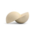 Nahaufnahme von 50 mm geteilten Holzkugeln mit sichtbarer Holzmaserung